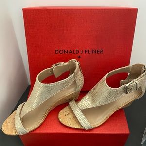 Donald J. Pilner Platino Metallic Croc Sandals